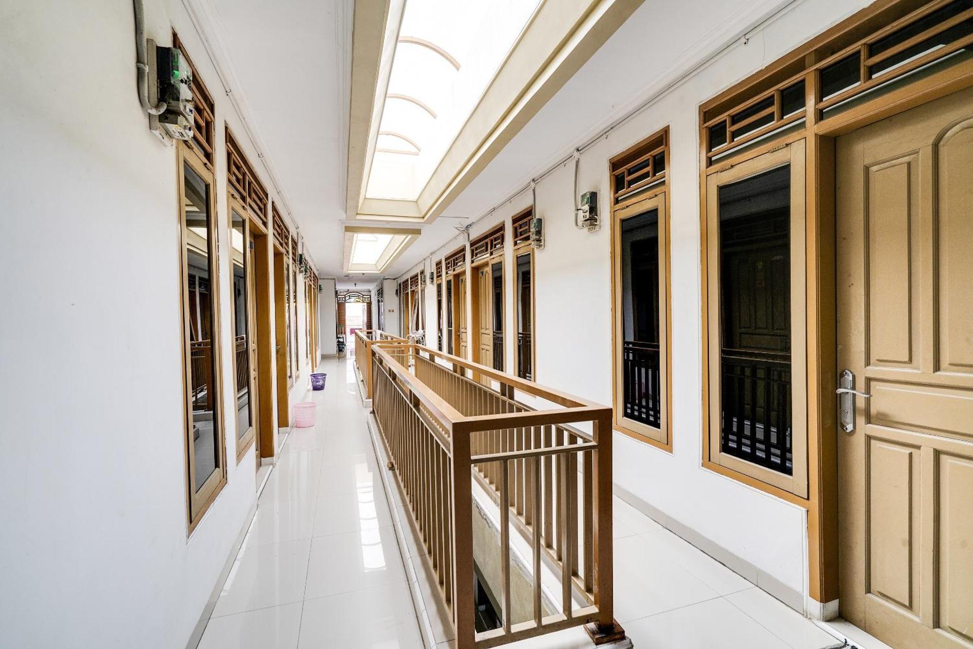 Oyo Life 91994 Sawerigading Jatinangor Syariah Hotell Sayang Eksteriør bilde